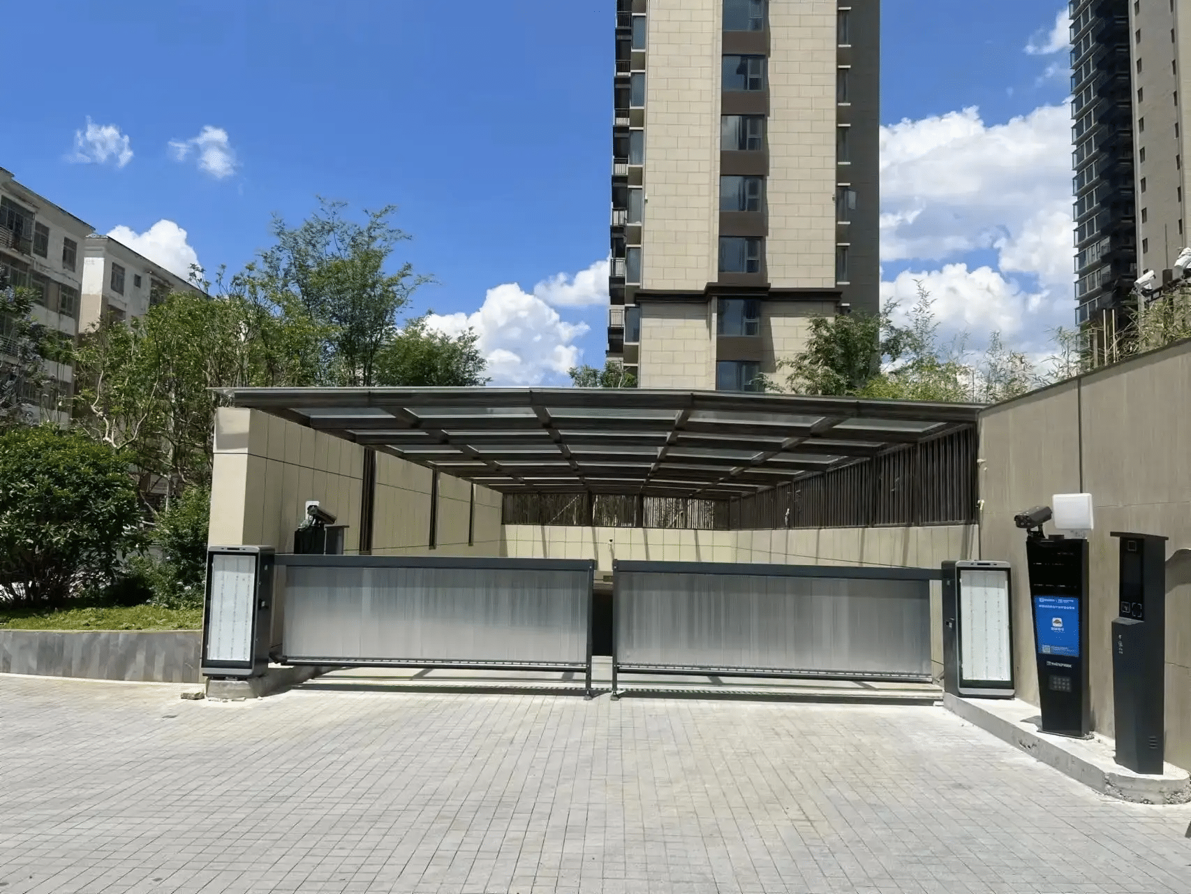 某小区带无人值守机