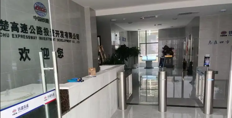 昆楚大高速项目部人脸识别门禁系统